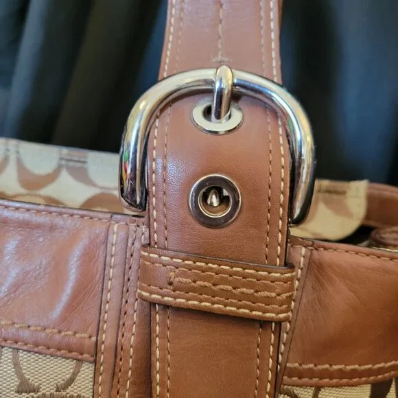 COACH Signature Pleated Shoulder tote in Brown/Beige. Perfect classic fall bag! - Picture 12 of 16